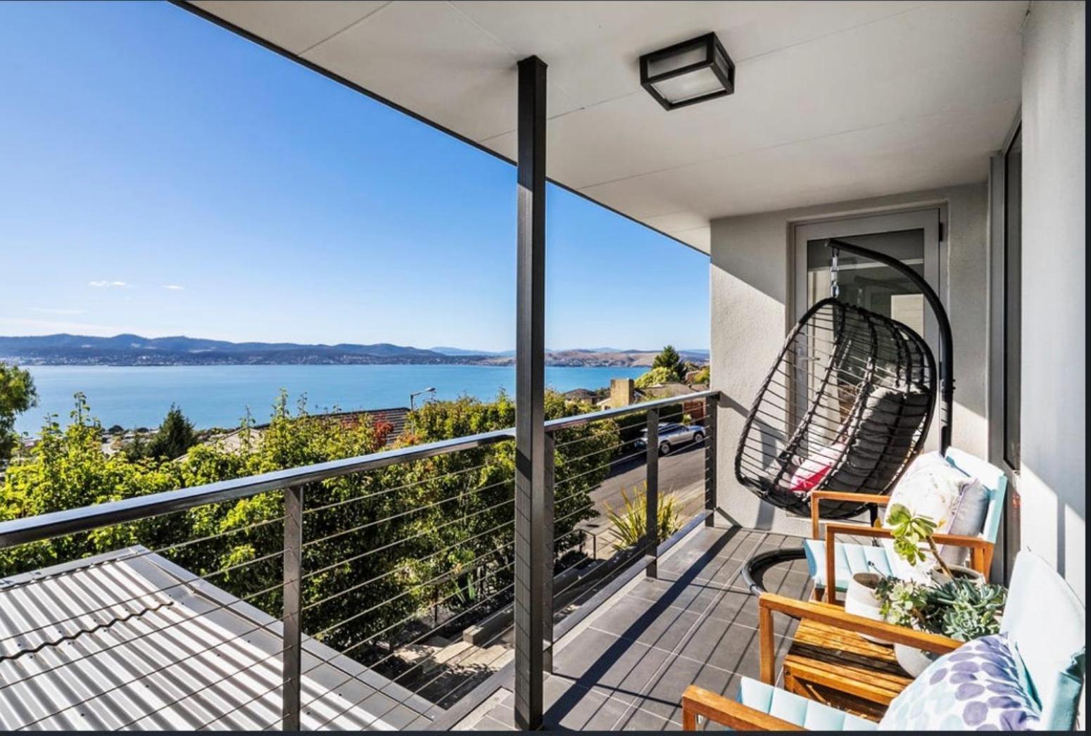 Villa Nicolas Escape Panoramic Views Luxury And Space Hobart